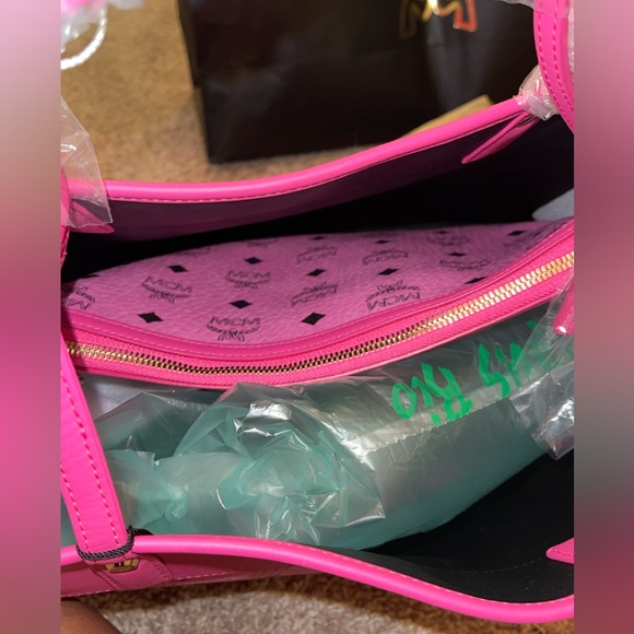 MCM Aren Shopper Medium Tote with Detachable Clutch NWT Pink and Black authentic - Picture 10 of 11